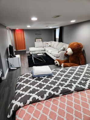 2 bedrooms, iron/ironing board, WiFi, bed sheets