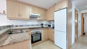 Kühlschrank, Ofen, Herdplatte