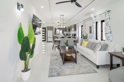 Beautiful Modern Vacation Home