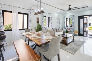 Dining - Beautiful Modern Vacation Home (Ocho Rios)