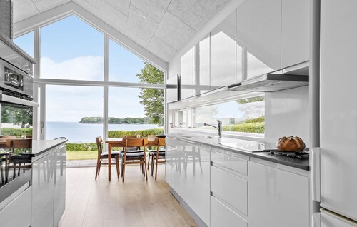 Awesome home in Hejls