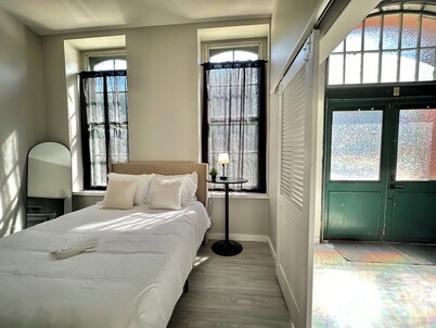 NEW Cozy Apt Bright + Modern W/D
