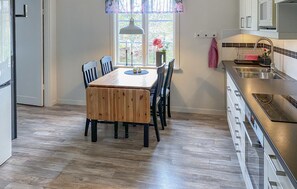 Fridge, oven, dishwasher, coffee/tea maker - 2 bedroom amazing home in Odensvi (Odensvi)