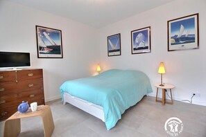 Iron/ironing board, travel cot, free WiFi, bed sheets