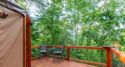 Holly Hideaway, Cozy Yurt, Pet Friendly, and Trails!