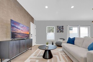 Smart TV - Large Group Beach House | Heated Pool, Rooftop Deck & Ocean Views | Walk to Beach + Downtown (Jacksonville Beach)