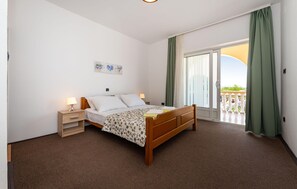 2 室のベッドルーム、アイロン / アイロン台、旅行用ベビーベッド、WiFi (無料)