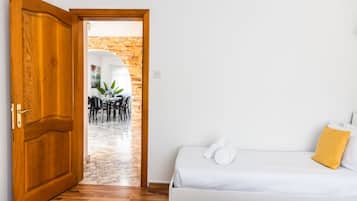 4 bedrooms, iron/ironing board, travel crib, free WiFi