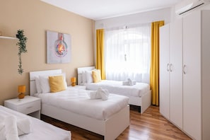 4 bedrooms, soundproofing, iron/ironing board, travel cot - Villa in the center of St Julian`s by ArcoCollection (San Ġiljan)