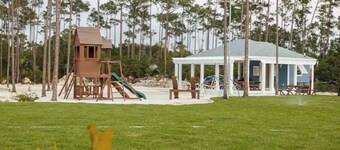 Cozy place with 24Hrs Security. 10 Minutes from the airport and 5 min from beach