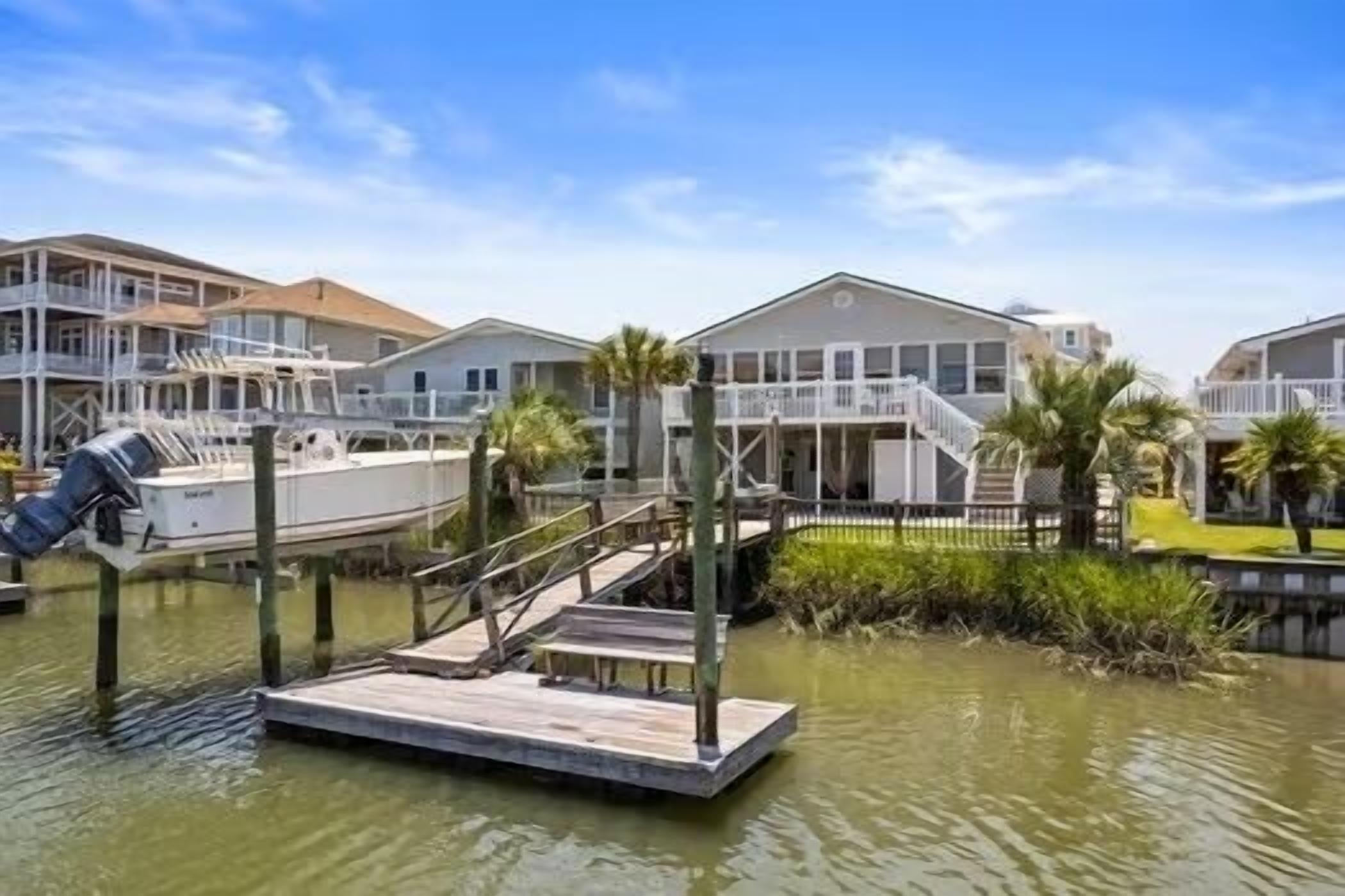 Come enjoy the great weather on the canal.  Relax and go fishing or the beach