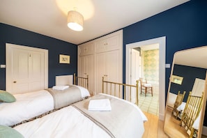 3 bedrooms, iron/ironing board, free WiFi, bed sheets