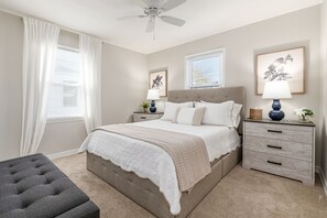 3 bedrooms, desk, iron/ironing board, travel crib - The Columbus Cape Cod Cottage | 1st Floor Beds! (Columbus)