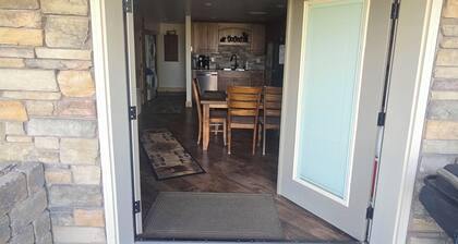 Beautiful 2 Bedroom Cabin with Great Views!