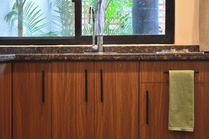 Deluxe Apartment | Private kitchen | Fridge, coffee/tea maker, cookware/dishes/utensils - Casa Palmas (Zapopan)