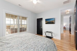 6 bedrooms, free WiFi, bed sheets