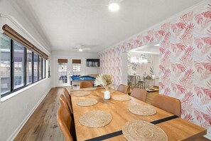 Dining - Heat Pool Home with Games, <2mi to Beaches (Seminole)