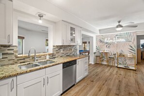 Fridge, microwave, oven, stovetop - Heat Pool Home with Games, <2mi to Beaches (Seminole)