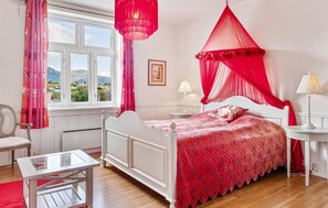 4 bedrooms, free WiFi