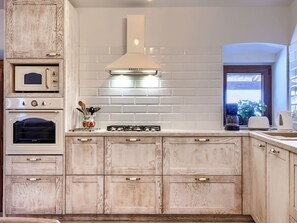 Fridge, microwave, oven, dishwasher - Eugenia by Interhome (Pula)