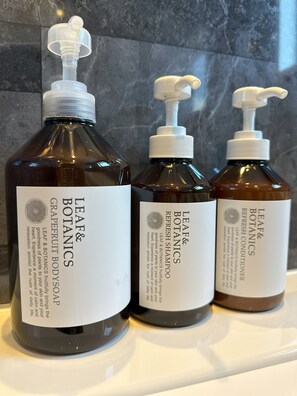 Three bottles of Leaf & Botanics products on a white shelf against a marble wall. - Mt Fuji Resort Club -Green- (Fujikawaguchiko)
