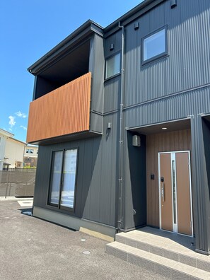 A modern two-story building with a flat roof, large windows, and a wooden balcony. - Mt Fuji Resort Club -Green- (Fujikawaguchiko)