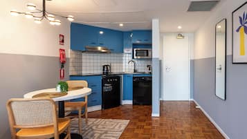 Classic Apartment | Desk, blackout drapes, iron/ironing board, free WiFi