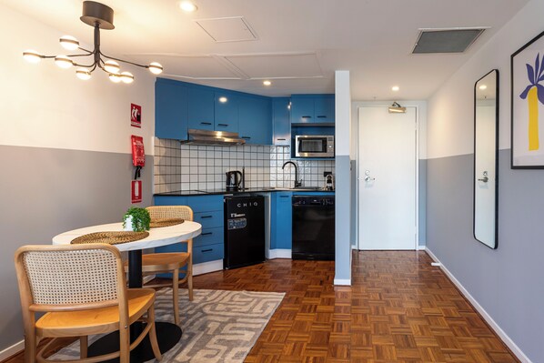 クラシック アパートメント | デスク、遮光カーテン、アイロン / アイロン台、WiFi (無料)