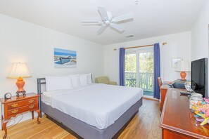 3 bedrooms, desk, free WiFi, bed sheets