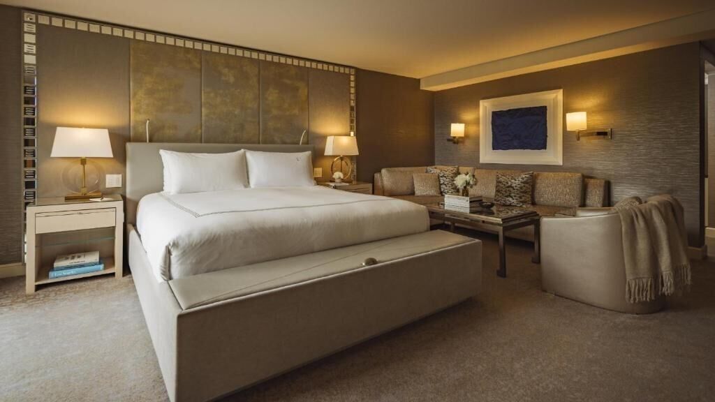 Junior Suite Near United States Postal Service LA