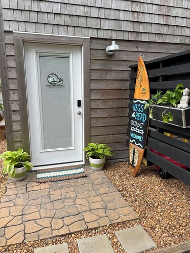 Nags Head Retreat- Walk to beach and sound, bikes and beach chairs included! 