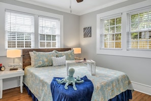3 bedrooms, desk, iron/ironing board, travel cot - Sunrise Bliss 3BR St. Simons Island  3Min To Pier (St. Simons Island)