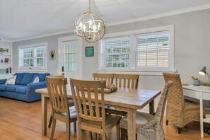 Dining - Sunrise Bliss 3BR St. Simons Island  3Min To Pier (St. Simons Island)