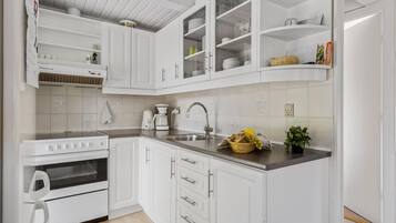 Refrigerador, horno, parrilla de estufa y lavavajillas