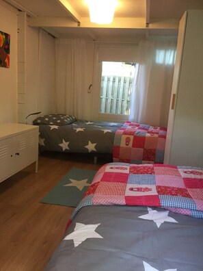 2 bedrooms, desk, free WiFi, bed sheets