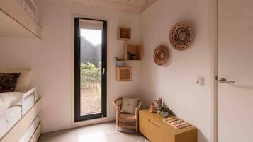 2 bedrooms, travel crib, WiFi, bed sheets