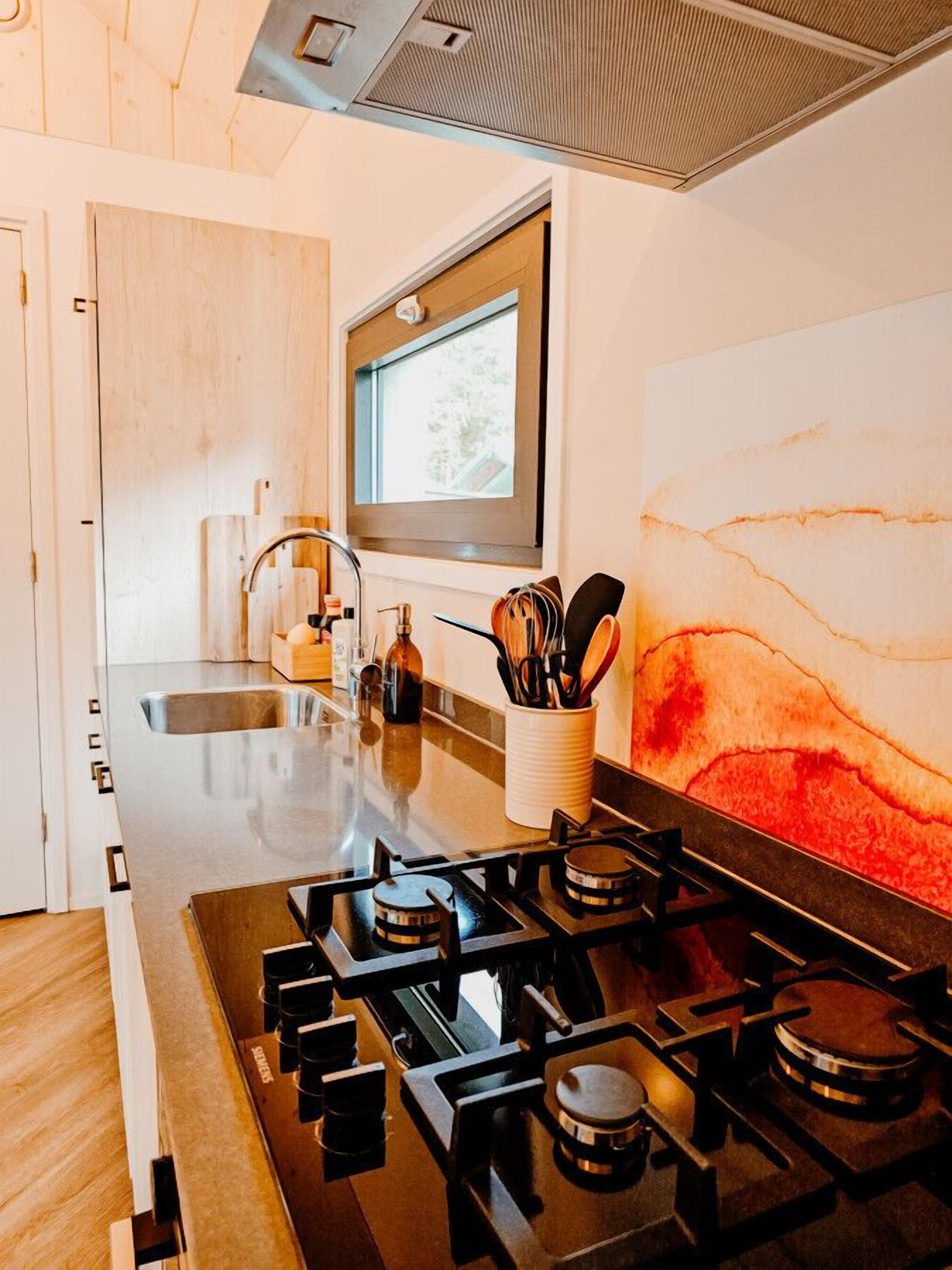 Geladeira, fogão, cooktop, lava-louças