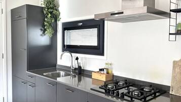 Køleskab, ovn, kogeplade, opvaskemaskine