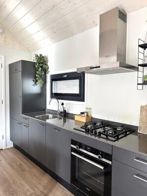Fridge, oven, stovetop, dishwasher - Knus / tiny house op de Veluwe (Epe)