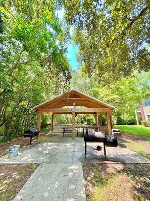 Property grounds - Luxury and comfy GS condo on the first floor. (Gulf Shores)