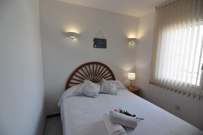 1 bedroom, iron/ironing board - Charming Apartment in Roses, Costa Brava: Near the Beach, with Terrace, Garage, and All Amenities (Roses)