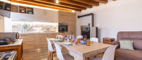 Kühlschrank, Mikrowelle, Ofen, Geschirrspüler