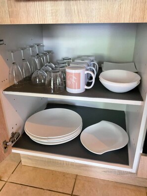 Frigorifero, forno, macchina per tè/caffè, bollitore elettrico