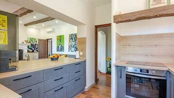 Réfrigérateur, micro-ondes, four, lave-vaisselle