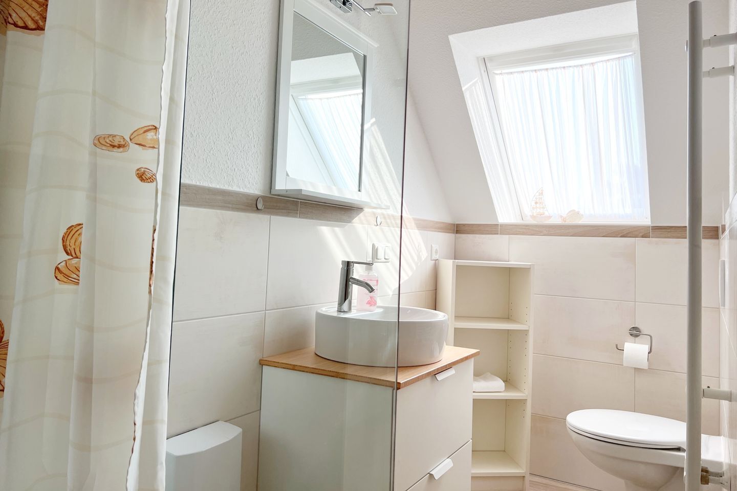 Dusche, Haartrockner, Handtücher