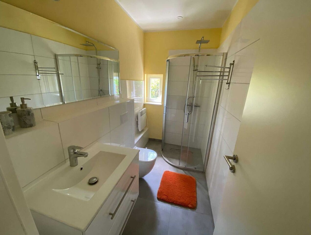 Douche, serviettes fournies