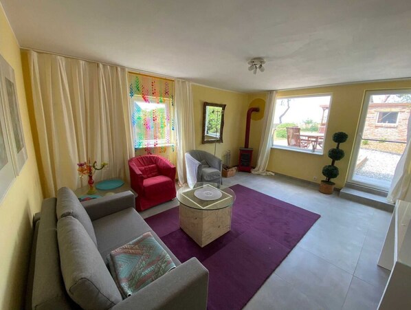 TV, fireplace, ping pong