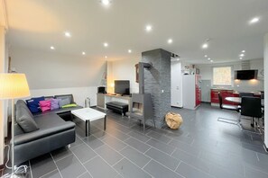 TV, fireplace, DVD player, table tennis