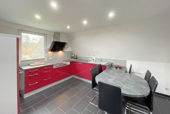 Refrigerador, horno, parrilla de estufa y lavavajillas 