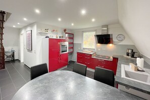 Refrigerador, horno, parrilla de estufa y lavavajillas 